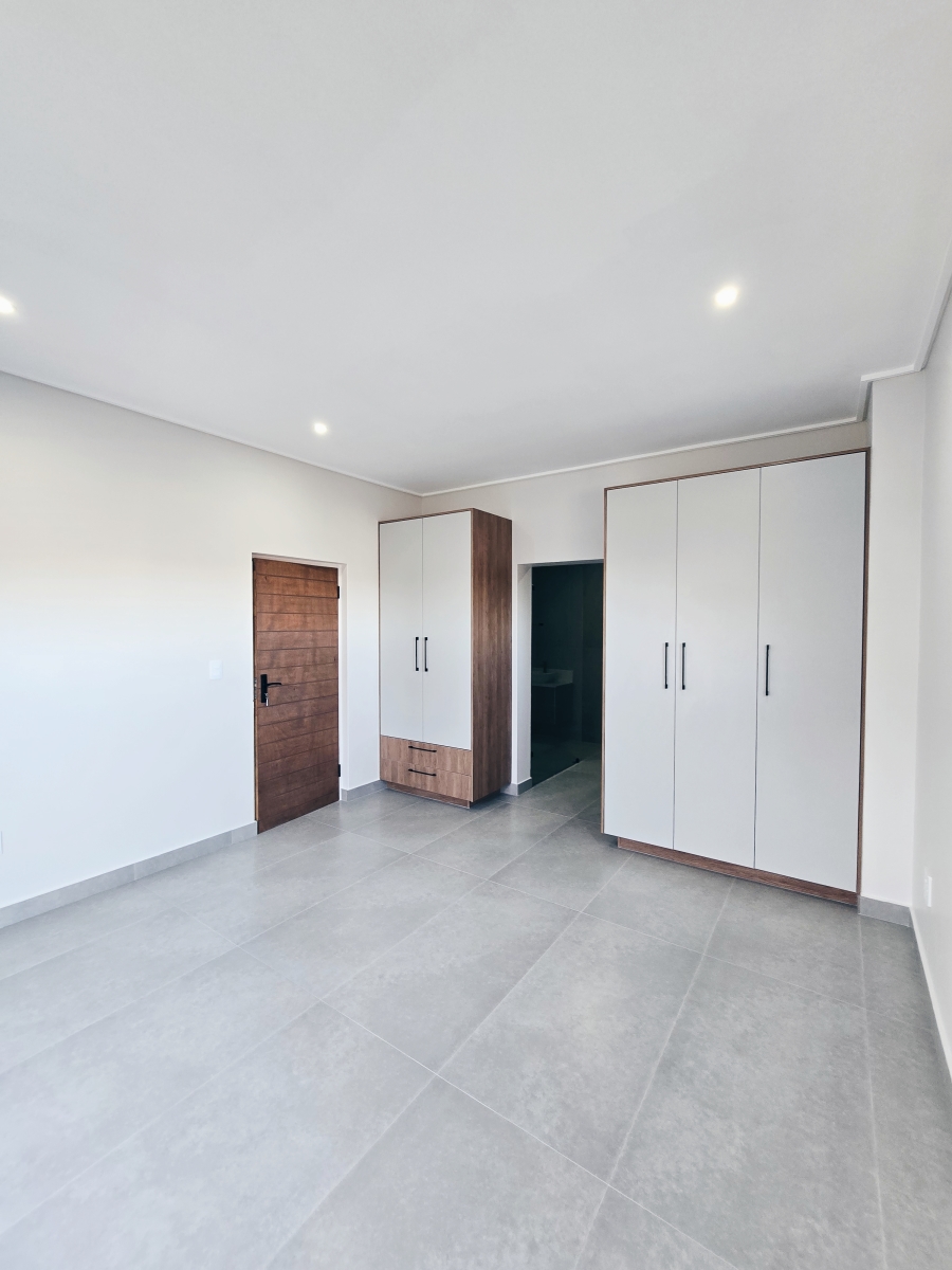 5 Bedroom Property for Sale in Outeniquasbosch Western Cape